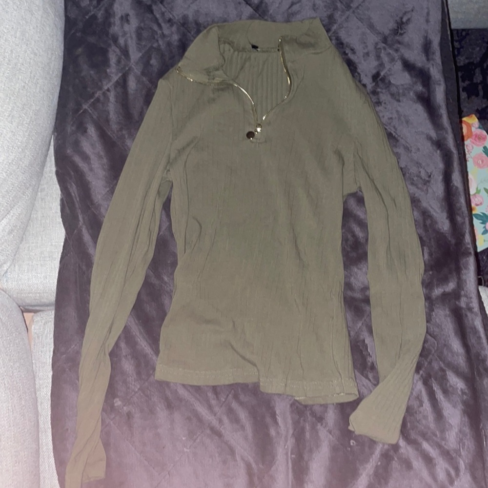 Olive Women’s long Sleeve top size small